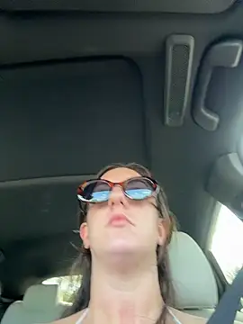 sweetsirenn online show from April 2026 02:22:02 PM