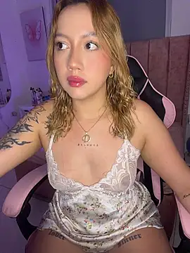 Snapshot of Becca_Johnson_u chatting on July 2026 01:44:01 AM Becca Johnson u online show from July 2026 01:44:01 AM