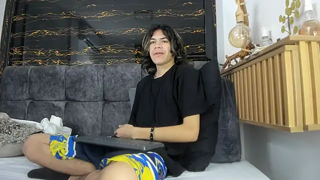 Diamond twink online show from February 2026 01:51:01 PM