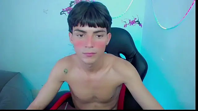 Thommy cute online show from November 2025 01:06:02 PM