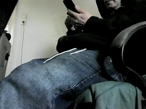 Snapshot of skateboy78 chatting on February 2025 09:13:02 AM skateboy78 online show from February 2025 09:13:02 AM