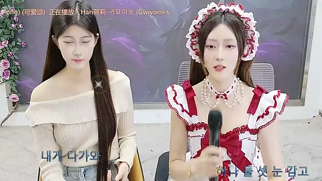 MIUMIU XOX online show from October 2025 08:29:02 AM