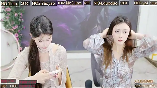 MIUMIU XOX online show from November 2025 09:10:01 AM