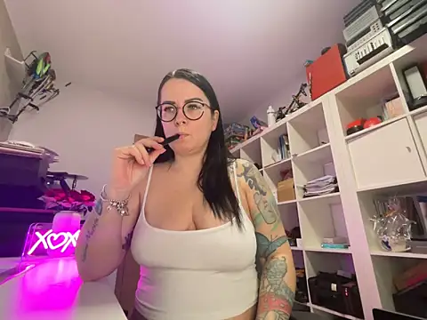 Snapshot of annalea85 chatting on February 2026 10:11:02 AM annalea85 online show from February 2026 10:11:02 AM