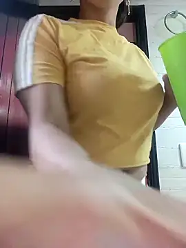 Snapshot of Fox_Roxxan chatting on September 2025 10:20:02 PM Fox Roxxan online show from September 2025 10:20:02 PM