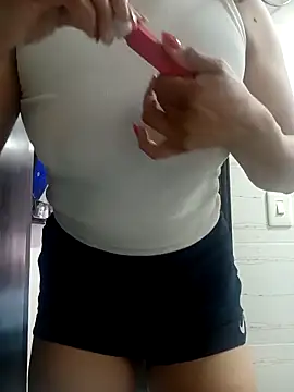 Snapshot of Fox_Roxxan chatting on September 2025 01:20:02 AM Fox Roxxan online show from September 2025 01:20:02 AM