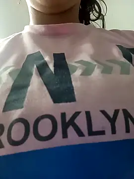 Snapshot of Fox_Roxxan chatting on October 2025 05:48:02 AM Fox Roxxan online show from October 2025 05:48:02 AM