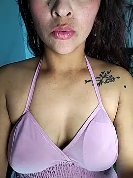 Snapshot of Fox_Roxxan chatting on October 2025 01:36:02 AM Fox Roxxan online show from October 2025 01:36:02 AM