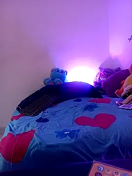 Snapshot of Fox_Roxxan chatting on November 2025 01:19:02 AM Fox Roxxan online show from November 2025 01:19:02 AM