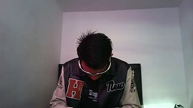 andrewcoopper1 online show from February 2026 01:16:01 PM