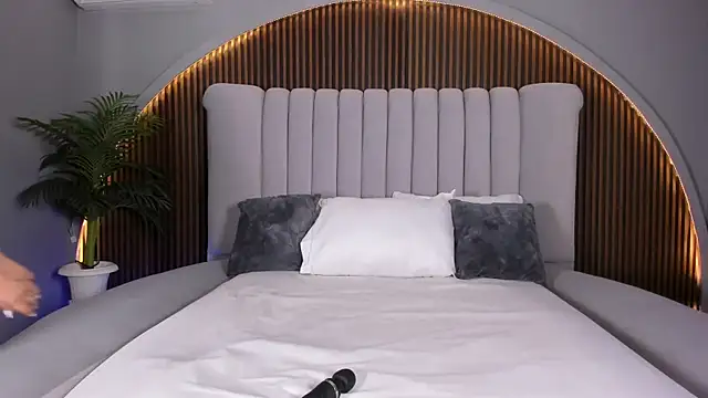 KatlynRous online show from November 2025 05:27:01 PM