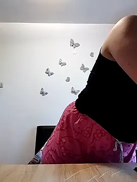 Snapshot of LarisseBelle chatting on October 2025 01:31:02 PM LarisseBelle online show from October 2025 01:31:02 PM