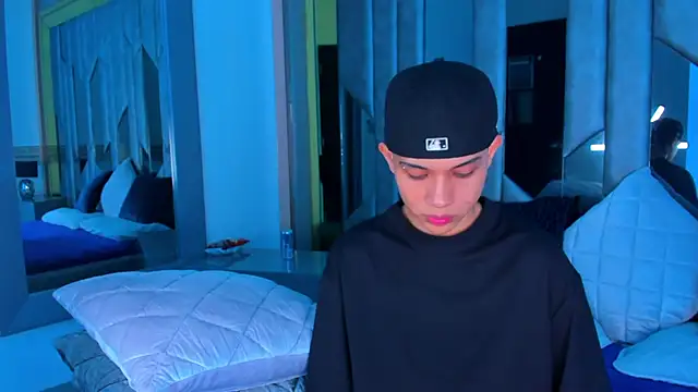 Snapshot of Sebax_Young chatting on September 2025 04:02:02 AM Sebax Young online show from September 2025 04:02:02 AM