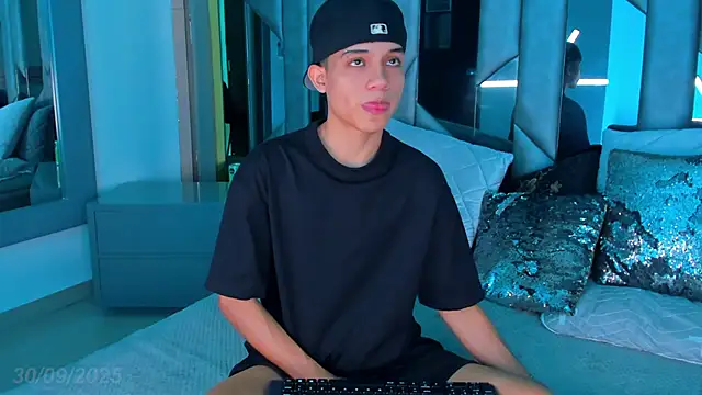 Snapshot of Sebax_Young chatting on September 2025 08:25:01 PM Sebax Young online show from September 2025 08:25:01 PM