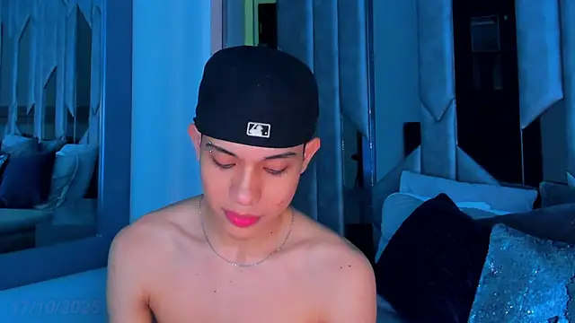 Snapshot of Sebax_Young chatting on October 2025 08:22:01 PM Sebax Young online show from October 2025 08:22:01 PM