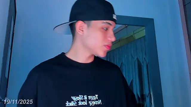 Snapshot of Sebax_Young chatting on November 2025 08:31:01 PM Sebax Young online show from November 2025 08:31:01 PM