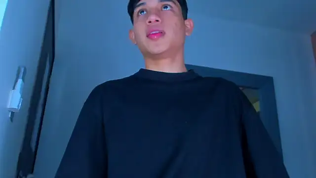 Snapshot of Sebax_Young chatting on November 2025 09:05:02 PM Sebax Young online show from November 2025 09:05:02 PM