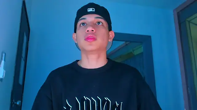 Snapshot of Sebax_Young chatting on November 2025 08:24:02 PM Sebax Young online show from November 2025 08:24:02 PM