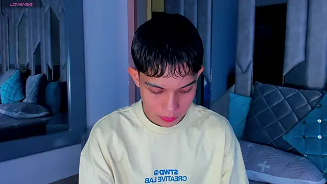 Sebax Young online show from May 2026 08:15:01 PM