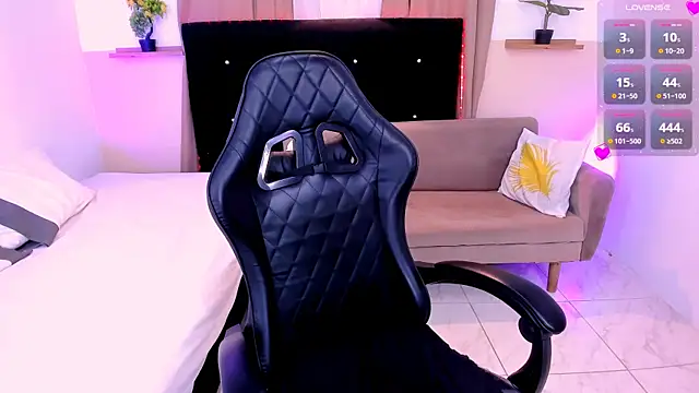 Sarah Brooke online show from October 2025 06:56:01 PM