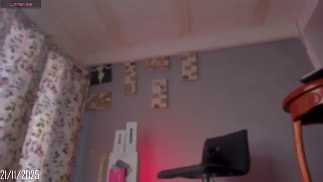 Chloe cooperr online show from November 2025 12:59:03 PM