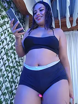Snapshot of Yessica_Lopezz chatting on April 2026 11:35:01 AM Yessica Lopezz online show from April 2026 11:35:01 AM