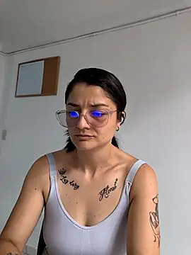 Coralinne   online show from May 2026 04:45:01 PM