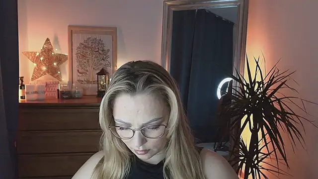 Snapshot of marrygrayes chatting on January 2025 12:04:02 AM marrygrayes online show from January 2025 12:04:02 AM