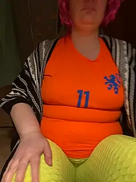 Snapshot of FetishIris chatting on October 2025 03:46:02 AM FetishIris online show from October 2025 03:46:02 AM