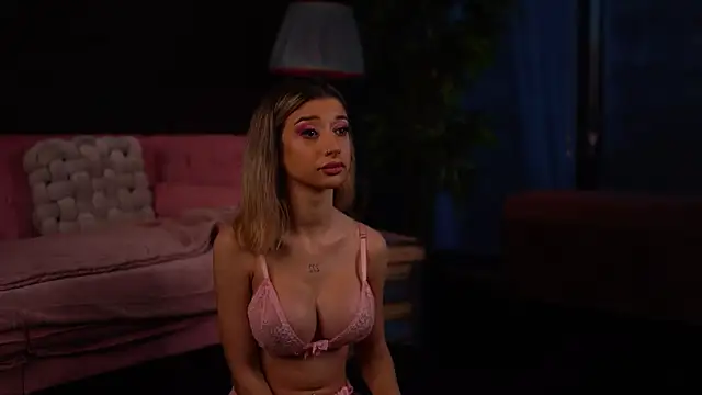 Snapshot of OdetteMason chatting on October 2025 05:04:02 AM OdetteMason online show from October 2025 05:04:02 AM