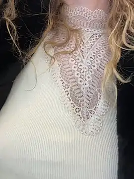 Snapshot of Bikergirl_97 chatting on November 2025 02:06:01 PM Bikergirl 97 online show from November 2025 02:06:01 PM