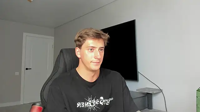 Snapshot of DaniHort chatting on June 2026 11:13:02 AM DaniHort online show from June 2026 11:13:02 AM