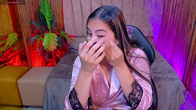 Snapshot of juanita_tay chatting on June 2026 03:05:02 AM juanita tay online show from June 2026 03:05:02 AM