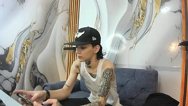 StraightBoy Nick online show from October 2025 01:33:02 AM