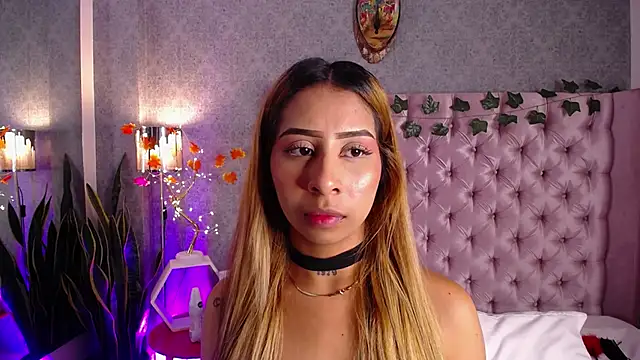 laila stilwiills online show from November 2025 04:55:01 AM