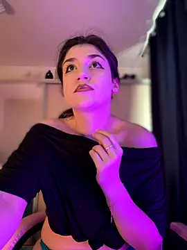 Snapshot of ScarletBloom_ chatting on September 2025 10:20:02 AM ScarletBloom online show from September 2025 10:20:02 AM