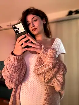 Snapshot of ScarletBloom_ chatting on October 2025 01:42:02 PM ScarletBloom online show from October 2025 01:42:02 PM