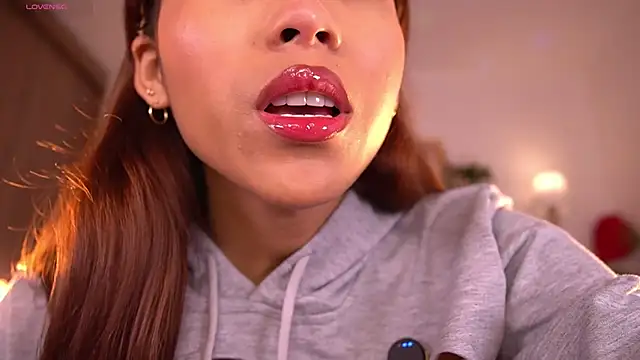 Snapshot of violeth____ chatting on December 2025 01:18:01 PM violeth online show from December 2025 01:18:01 PM