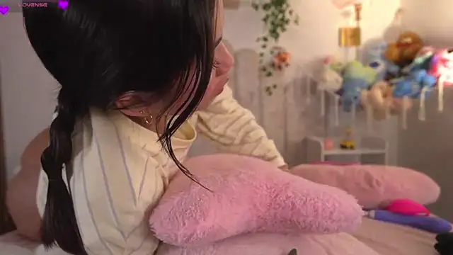 Snapshot of violeth____ chatting on March 2026 02:01:01 PM violeth online show from March 2026 02:01:01 PM