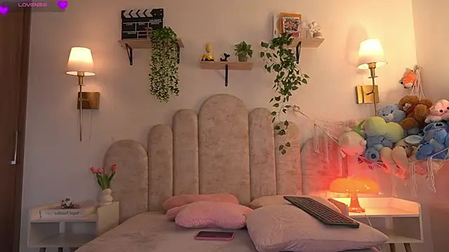 Snapshot of violeth____ chatting on April 2026 01:16:02 PM violeth online show from April 2026 01:16:02 PM