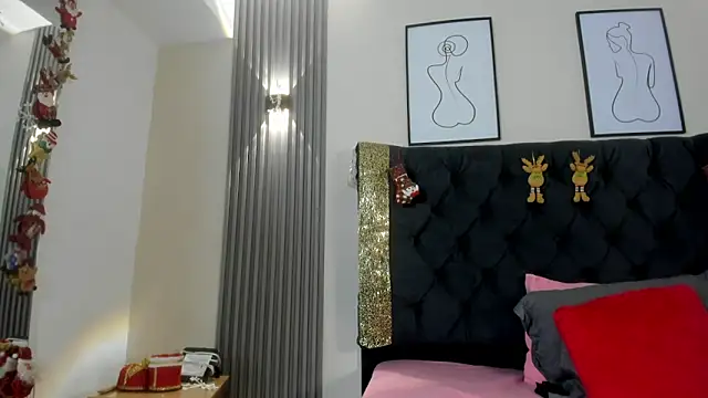 Snapshot of CoralieBronson chatting on December 2025 09:32:02 PM CoralieBronson online show from December 2025 09:32:02 PM