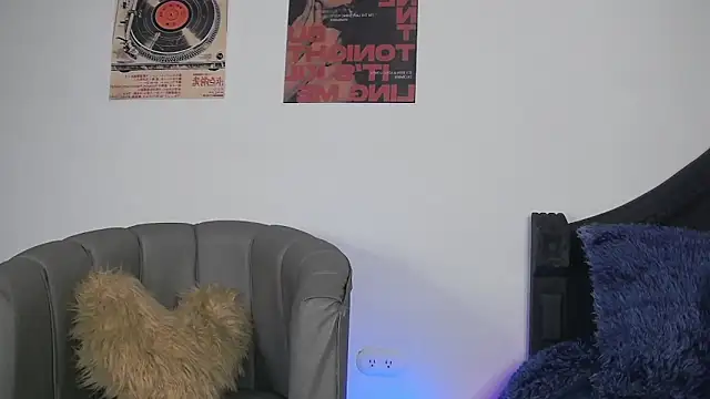 Snapshot of CoralieBronson chatting on February 2026 09:08:01 PM CoralieBronson online show from February 2026 09:08:01 PM