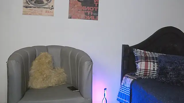 Snapshot of CoralieBronson chatting on February 2026 12:44:02 AM CoralieBronson online show from February 2026 12:44:02 AM