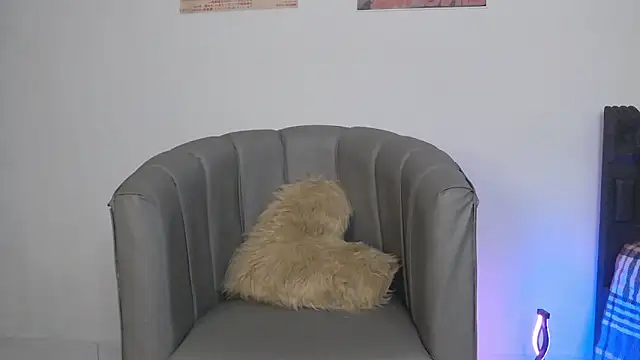 Snapshot of CoralieBronson chatting on February 2026 09:27:02 PM CoralieBronson online show from February 2026 09:27:02 PM