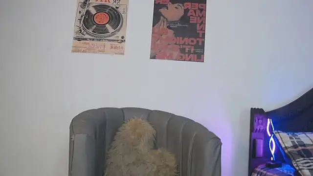 Snapshot of CoralieBronson chatting on February 2026 07:12:02 PM CoralieBronson online show from February 2026 07:12:02 PM