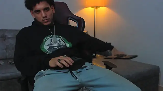 Xfire boy69 online show from December 2025 02:16:01 AM