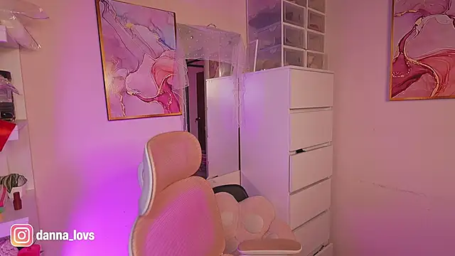 Dannaa Lovs online show from September 2025 05:23:01 PM