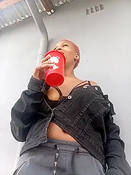 GoldSnowXxX online show from April 2026 02:32:01 PM