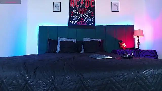 Alisse Moore online show from November 2025 12:59:01 PM