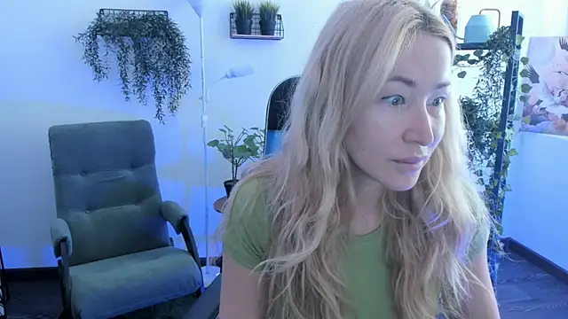 AstraMonroe online show from May 2026 04:42:02 AM